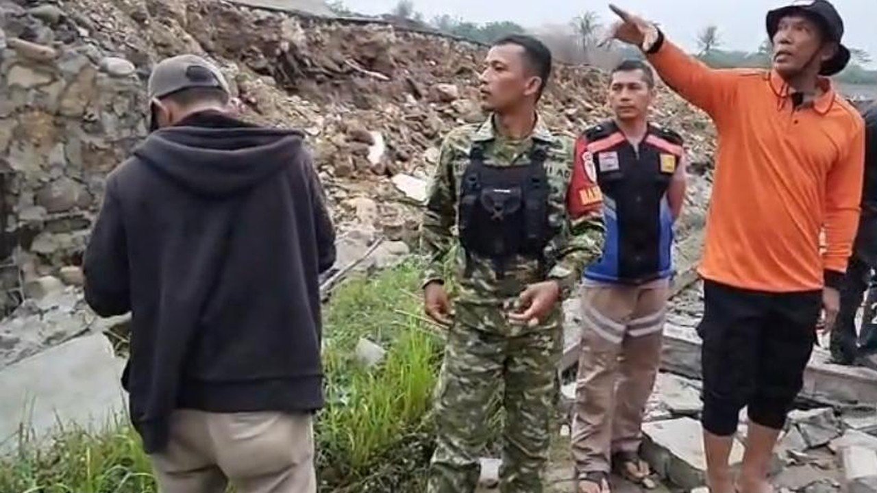Tembok Pabrik Roboh di Cileungsi, Polisi Pasang Garis Polisi dan Imbau Warga