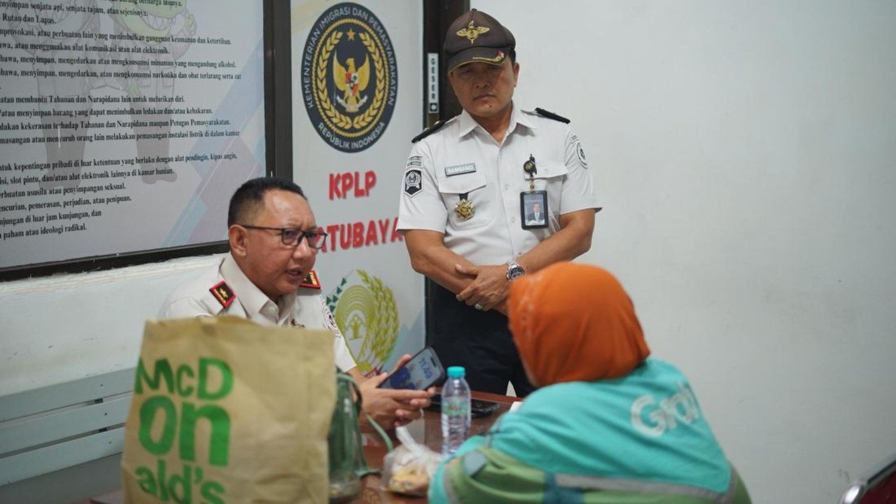 Wanita Lansia Ditangkap Bawa Sabu 17 Gram Disimpan dalam Ayam Goreng di Lapas Sidoarjo