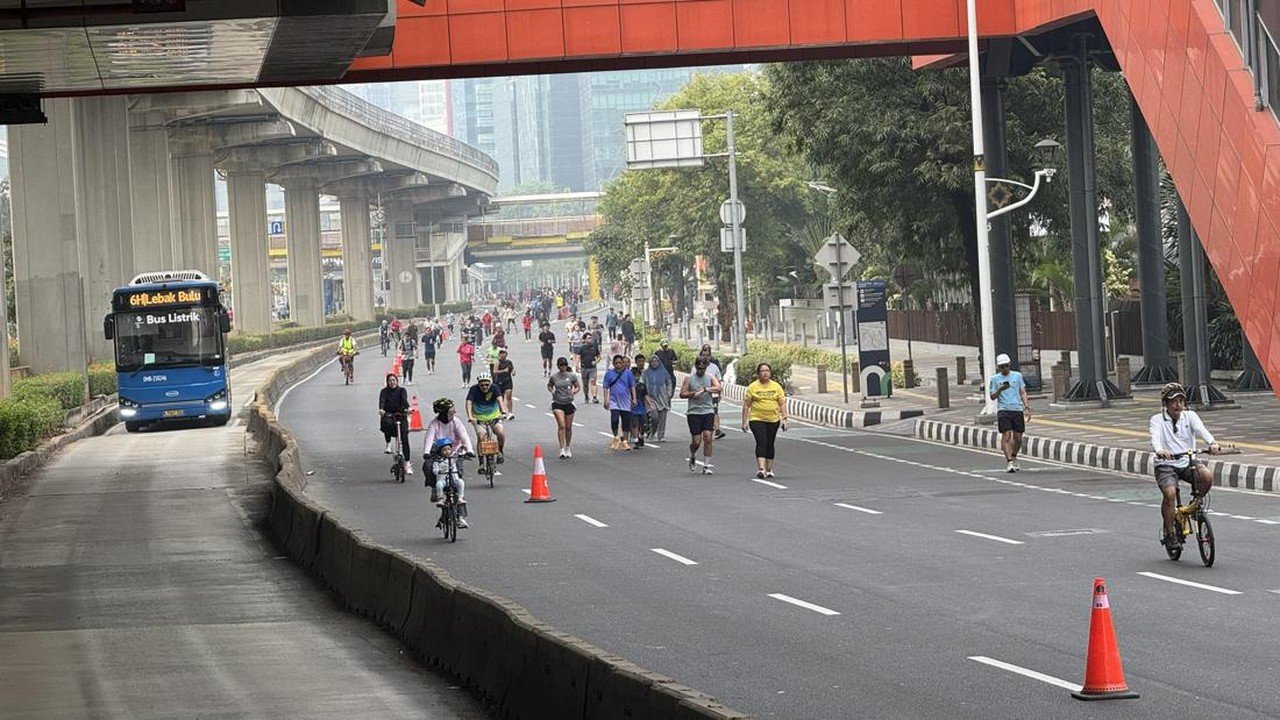 Warga Jakarta Antisipasi Asap Karhutla dengan Masker dan Minum Air