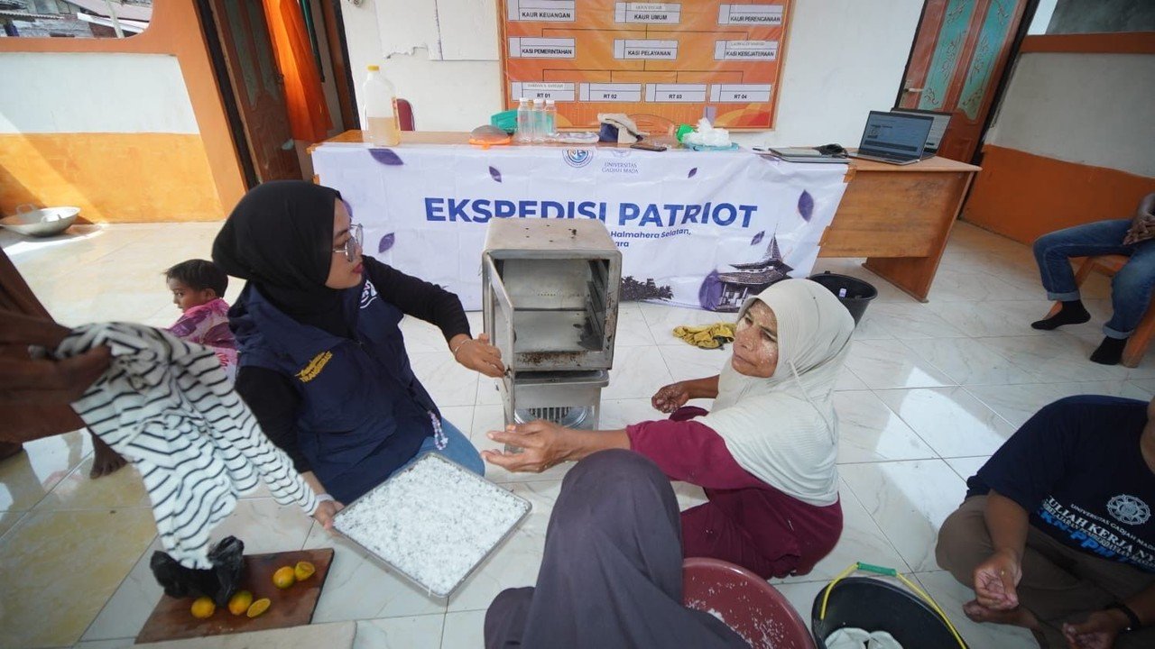 Warga Pulau Bacan Tingkatkan Pendapatan Lewat Inovasi Olahan Kelapa