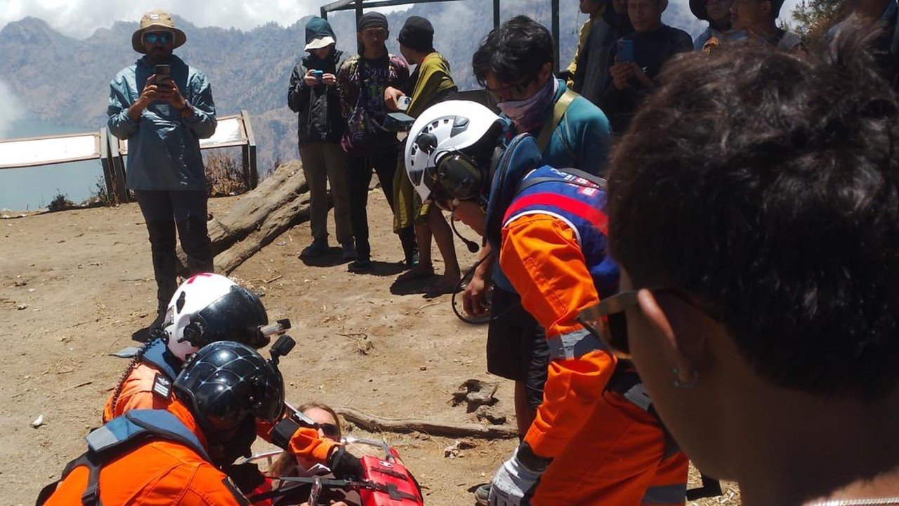 Wisatawan Belanda Terluka di Rinjani, Evakuasi Medis Udara Dilakukan