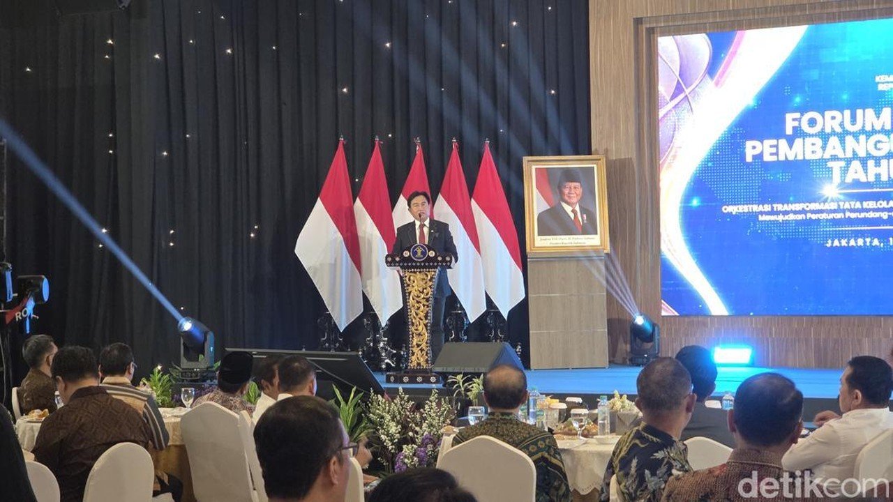 Yusril Ihza Mahendra Kritik Lambatnya Penyusunan Aturan di Kementerian