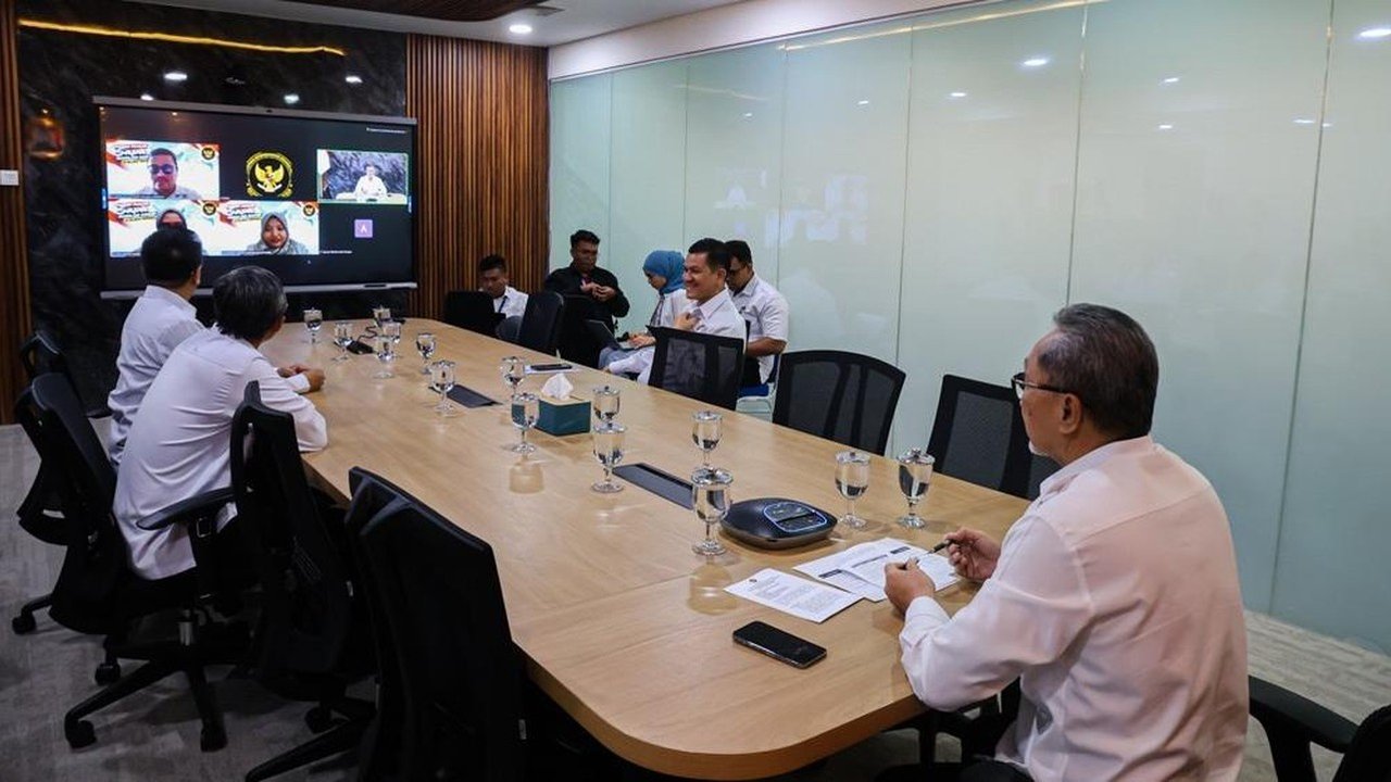 Zulhas Dengarkan Langsung Kendala Operasional 26 Ribu Manajer Koperasi Desa